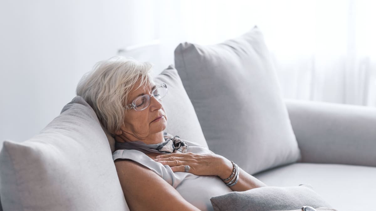woman with chest pain, possibly from pulmonary hypertension