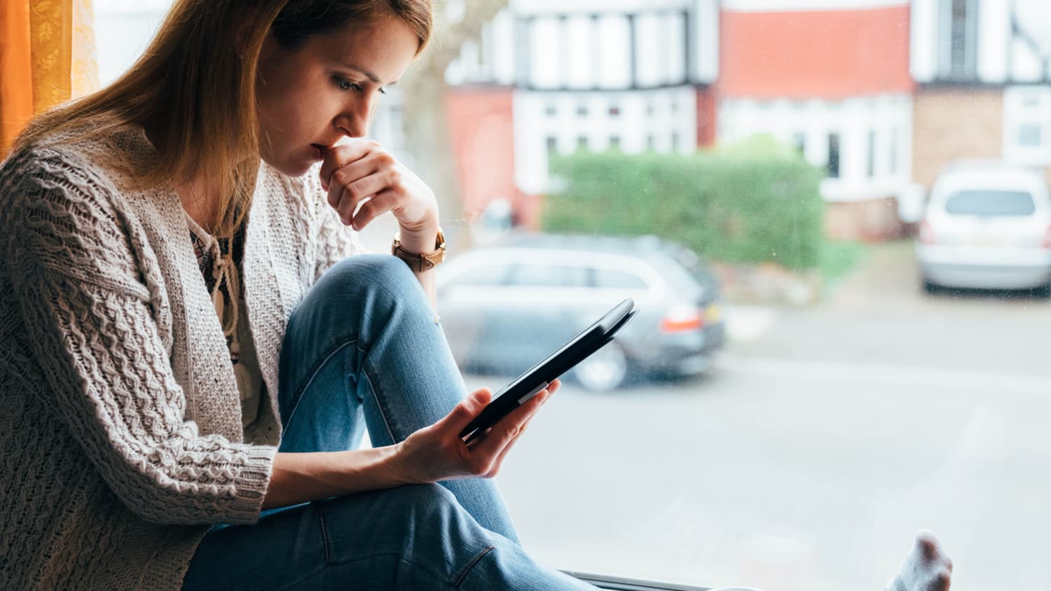 woman on phone concerned about omicron variant