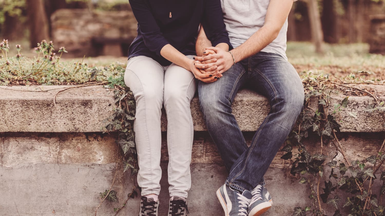 couple holding hands after syphilis diagnosis