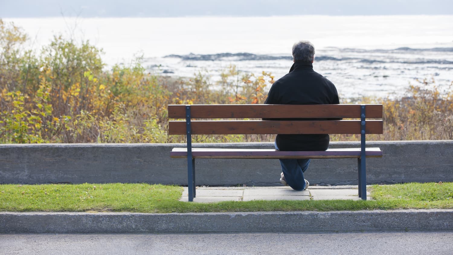 man looking at ocean, possibly after Huntington's disease diagnosis