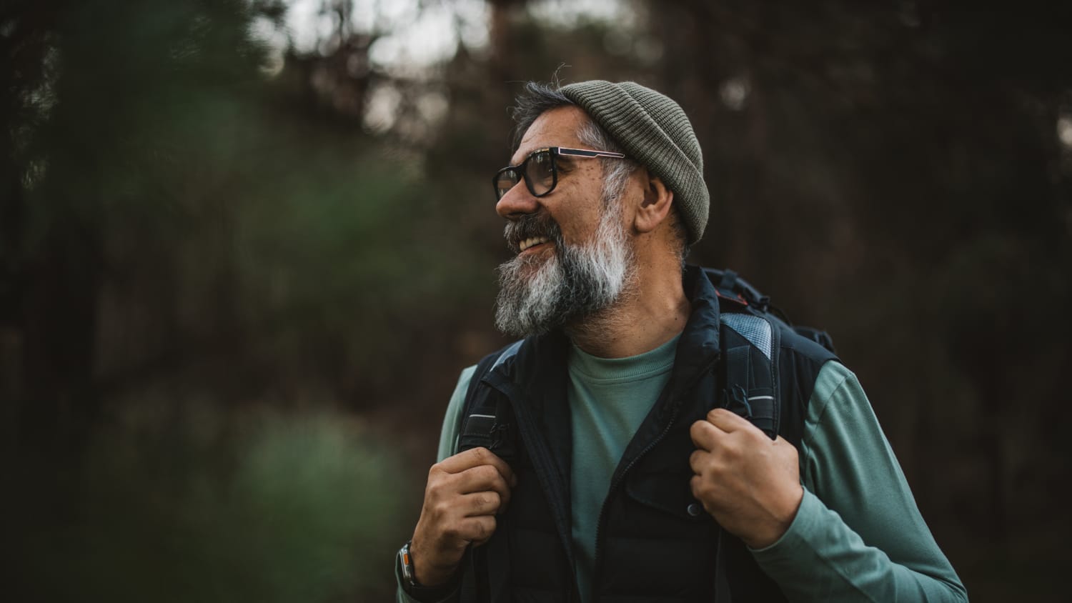 man hiking after recovering from hip replacement surgery
