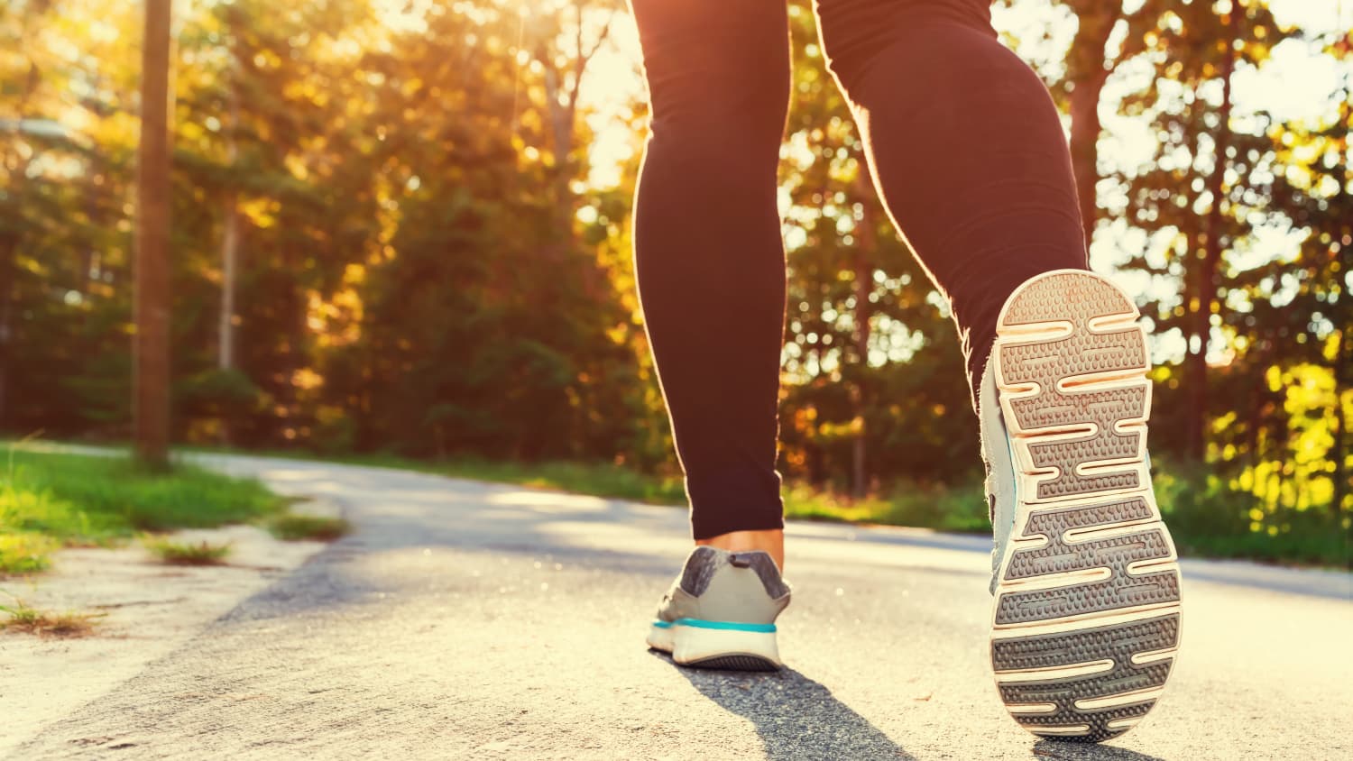 a closeup of the legs and feet of a female runner, one who is trying to avoid common running injuries