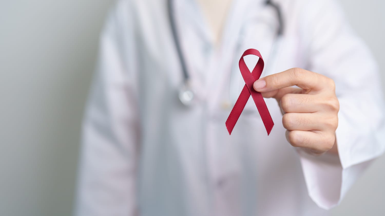 doctor holding a myeloma ribbon