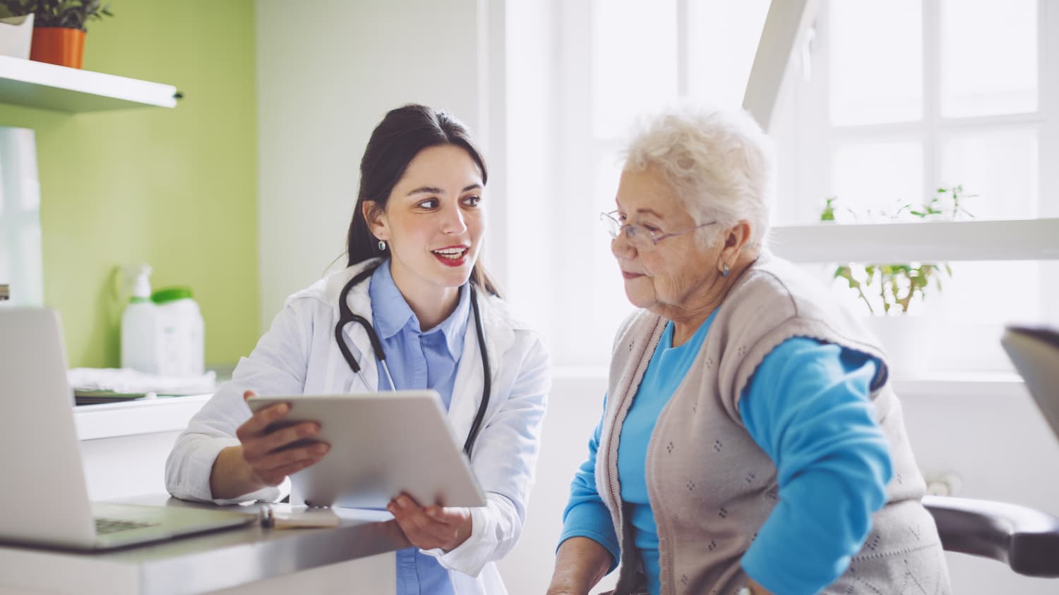 Doctor consulting her patient for vascular surgery