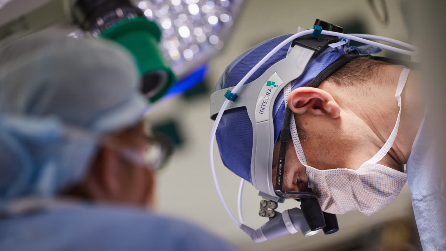 surgeons performing an endovascular procedure to treat a thoracoabdominal aneurysm