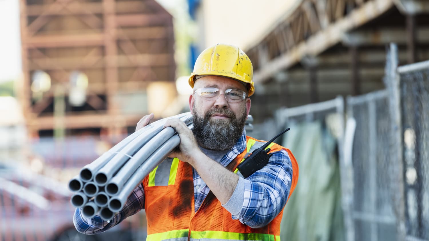 construction worker uses his hands despite Bursitis
