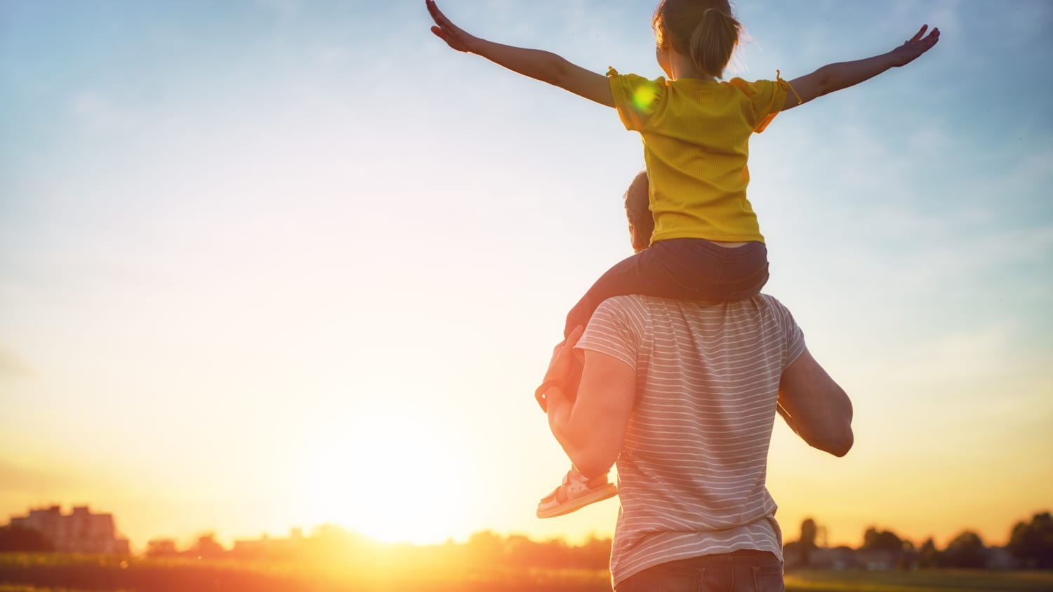 child, possibly with a UTI,  on dad's shoulders