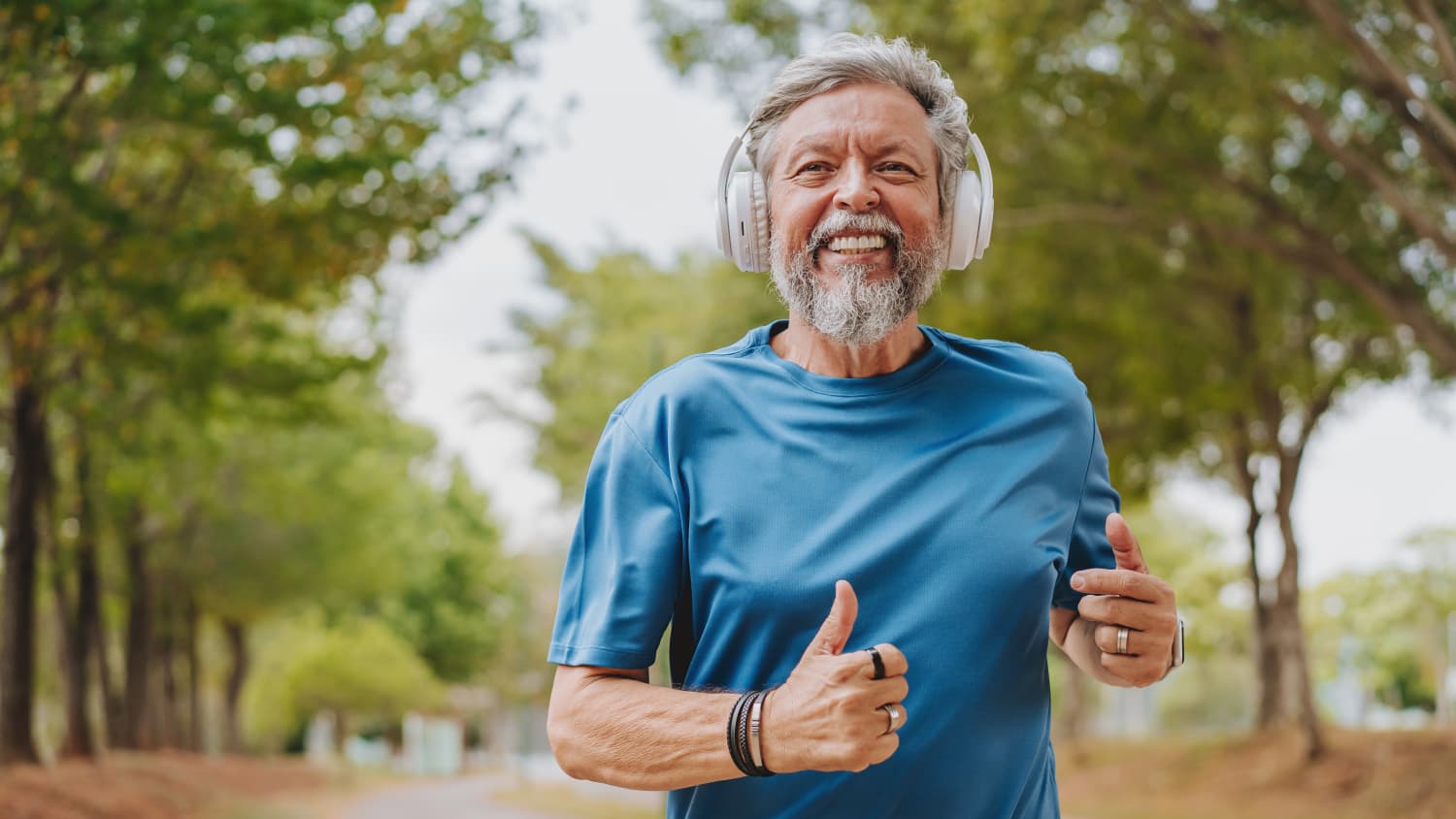 man runs after Gastric Band Surgery (Lap-Band® Surgery)