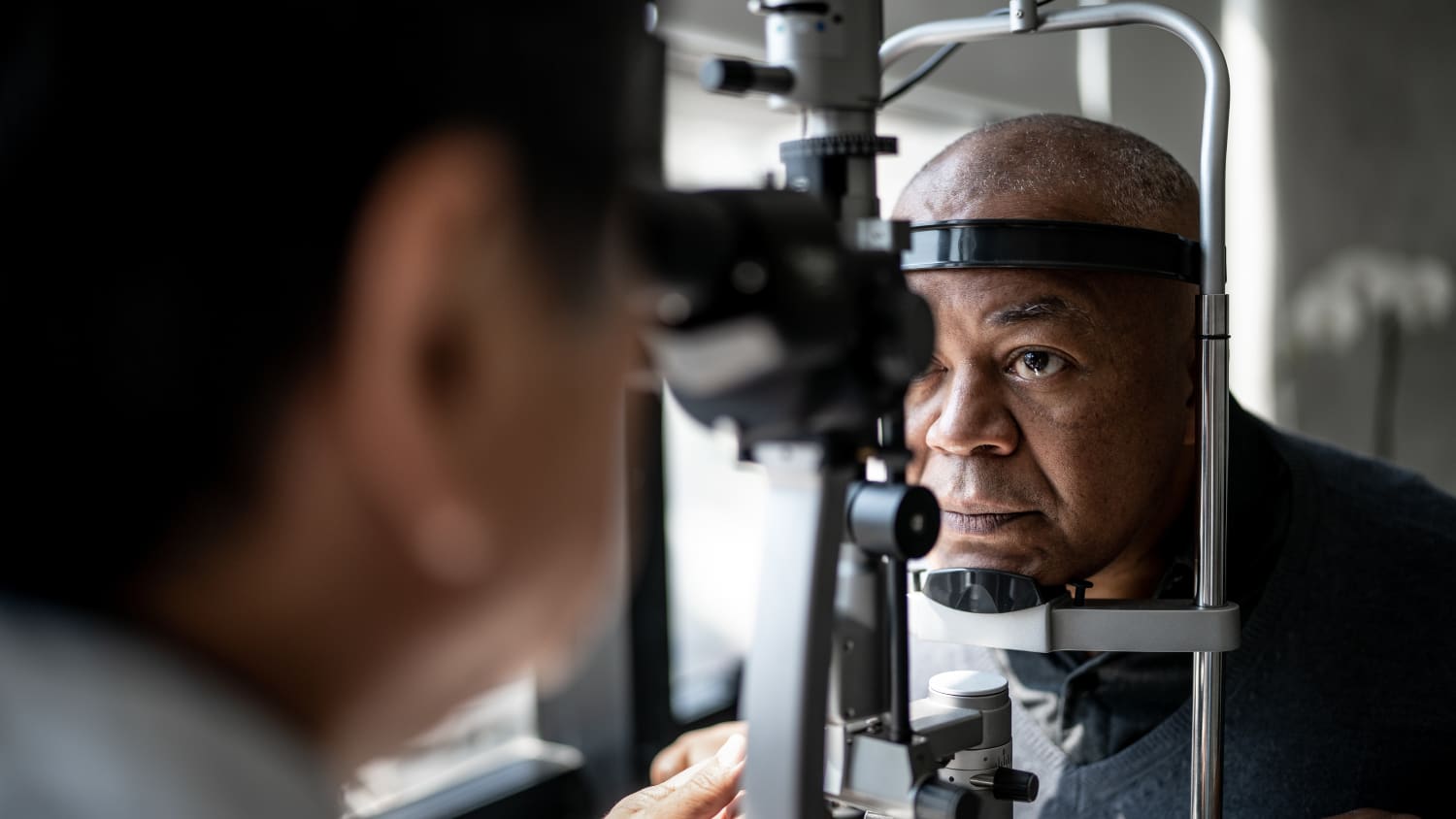 A man undergoes an eye exam that will check for glaucoma.