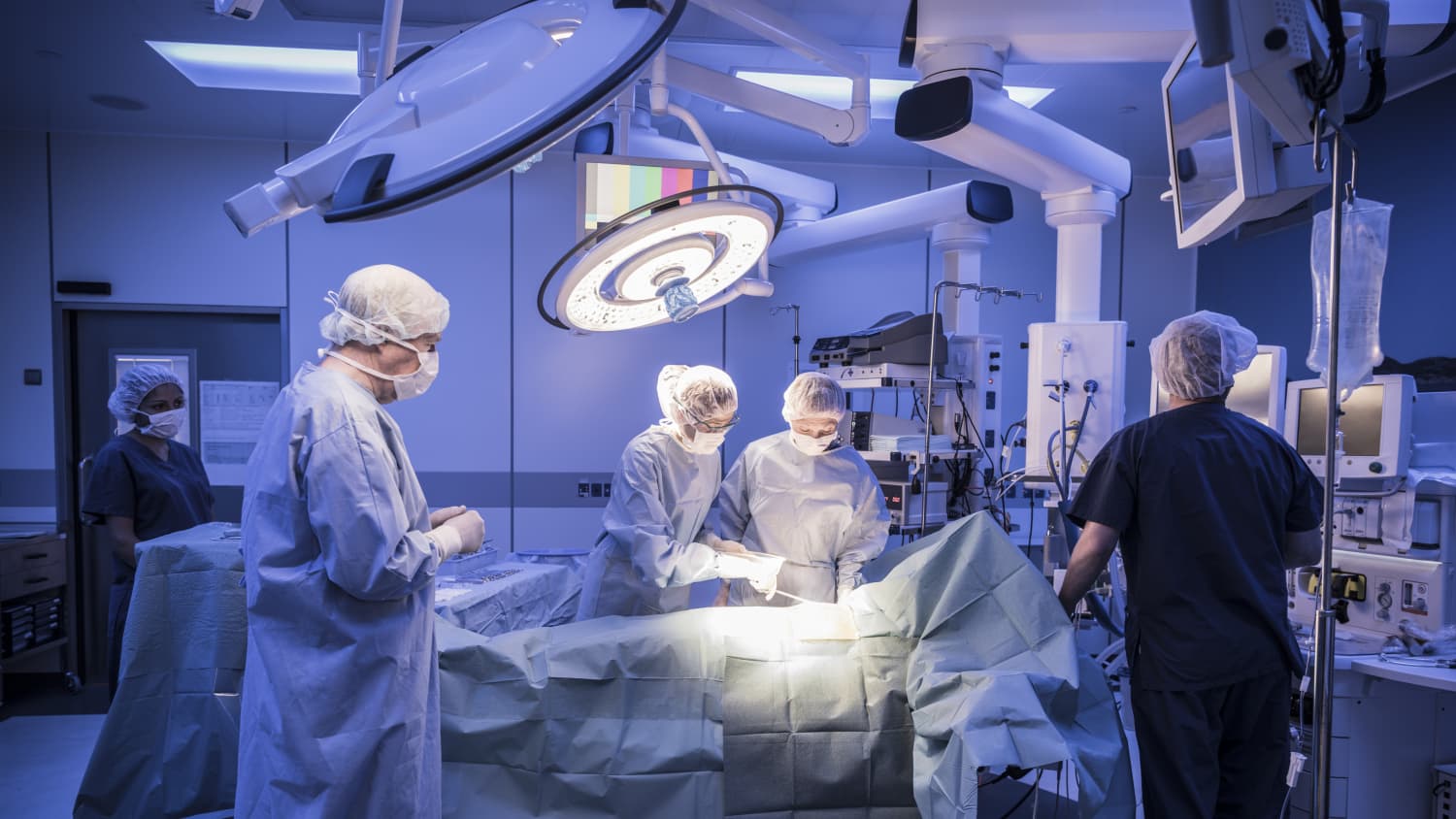 doctors performing Coronary Artery Bypass Grafting (CABG)
