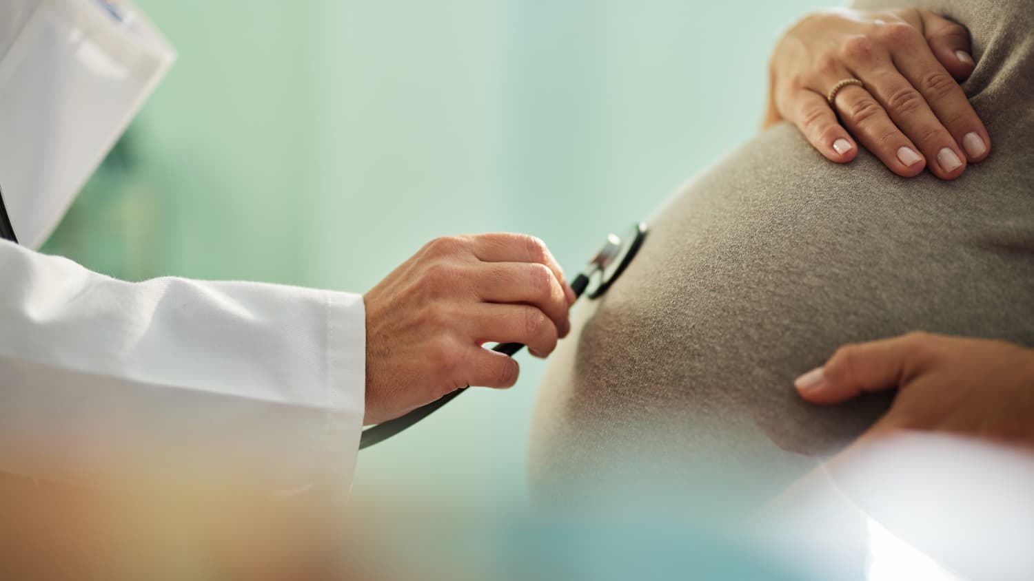 pregnant woman experiencing Eclampsia