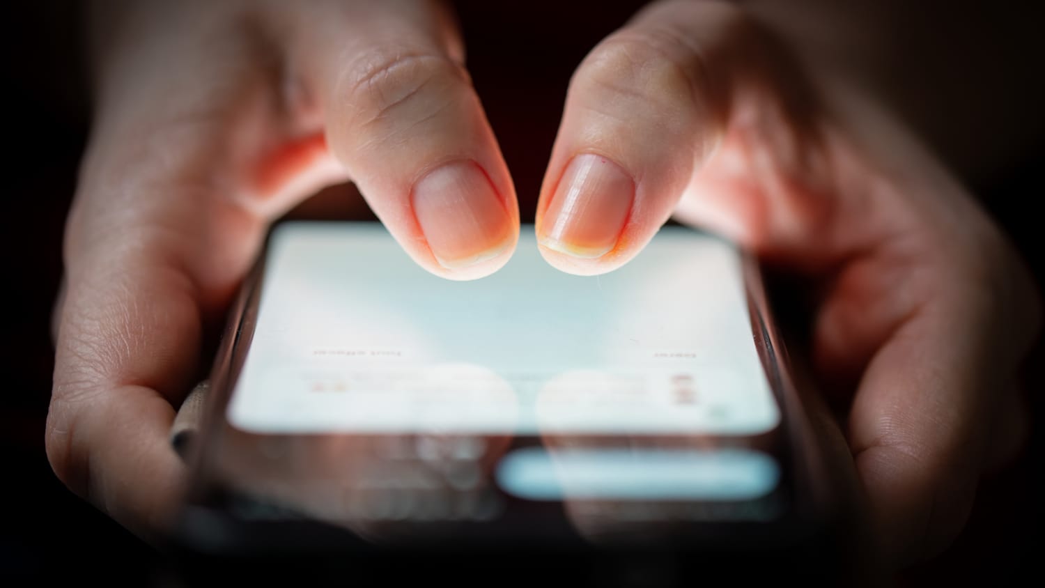 person with thumb arthritis from overuse from texting