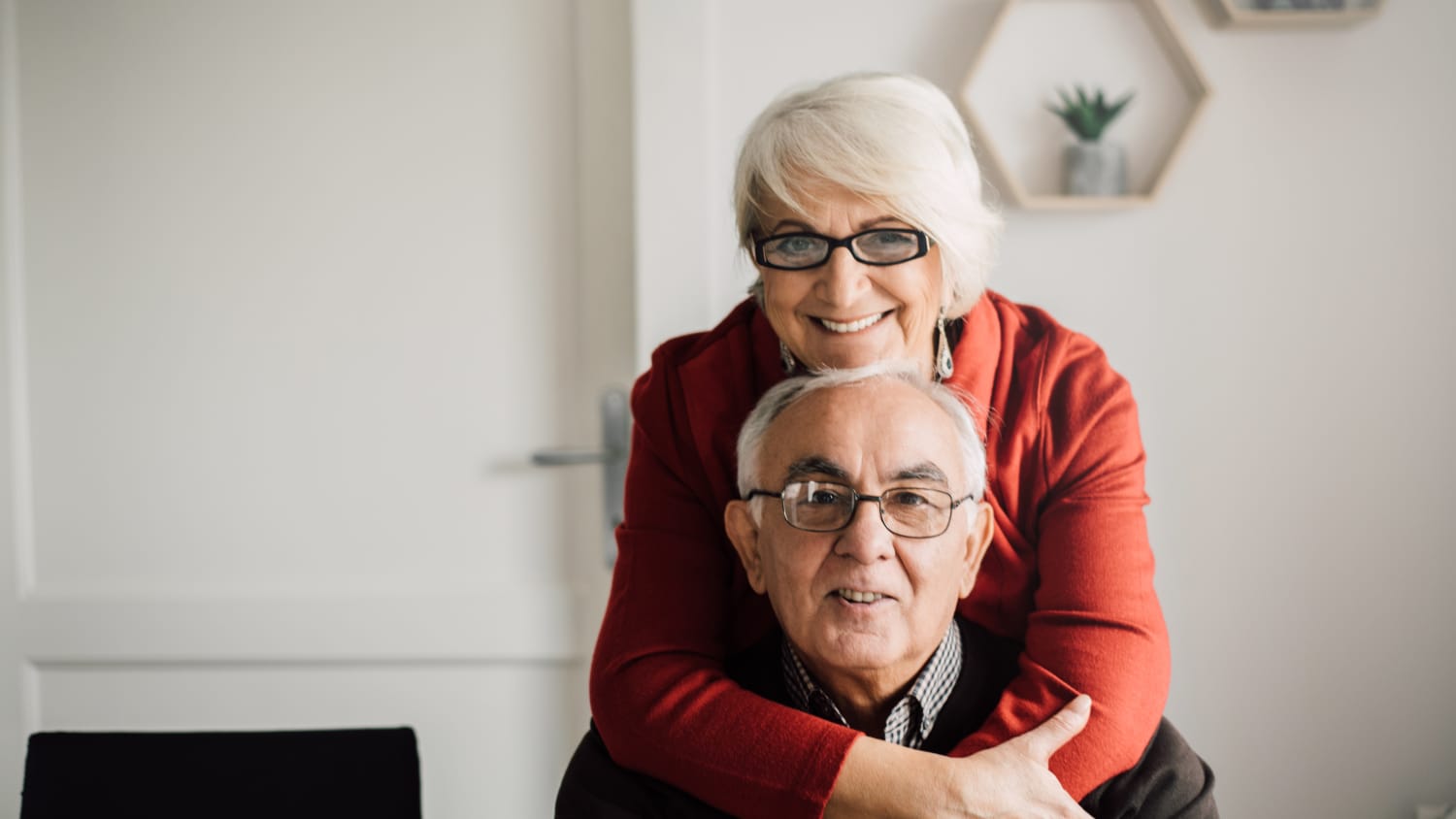 couple happy after husband uses Jelmyto® for low-grade cancer