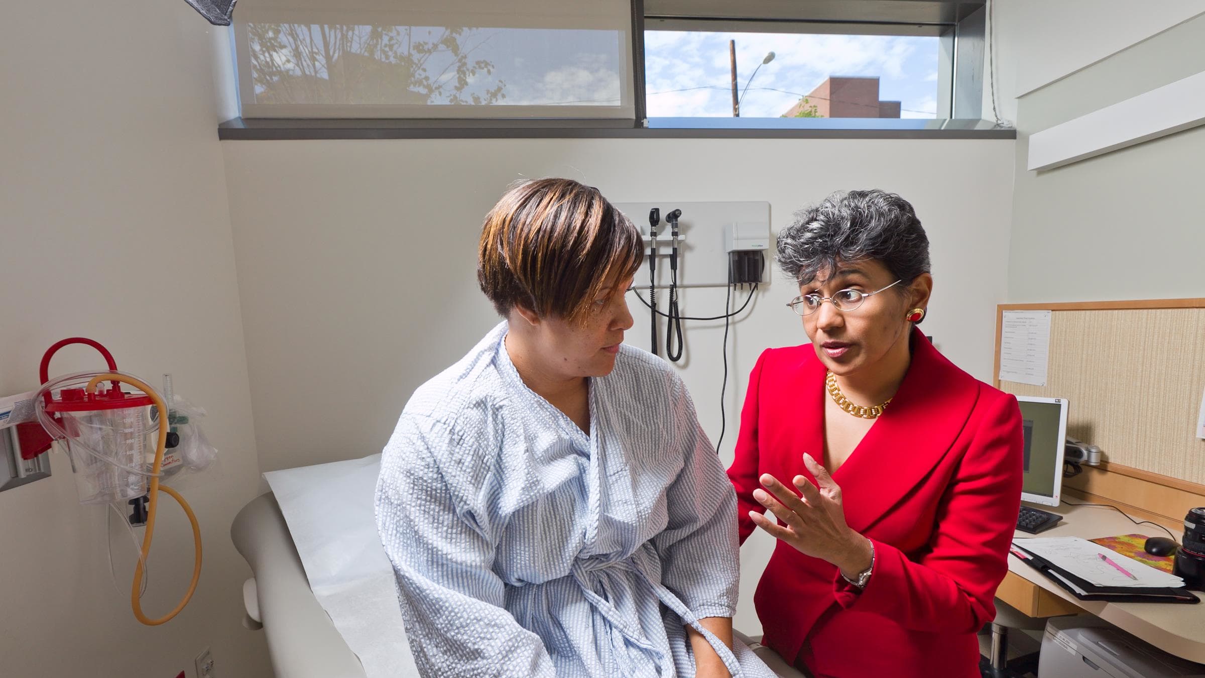 A doctor discusses treatment with a patient