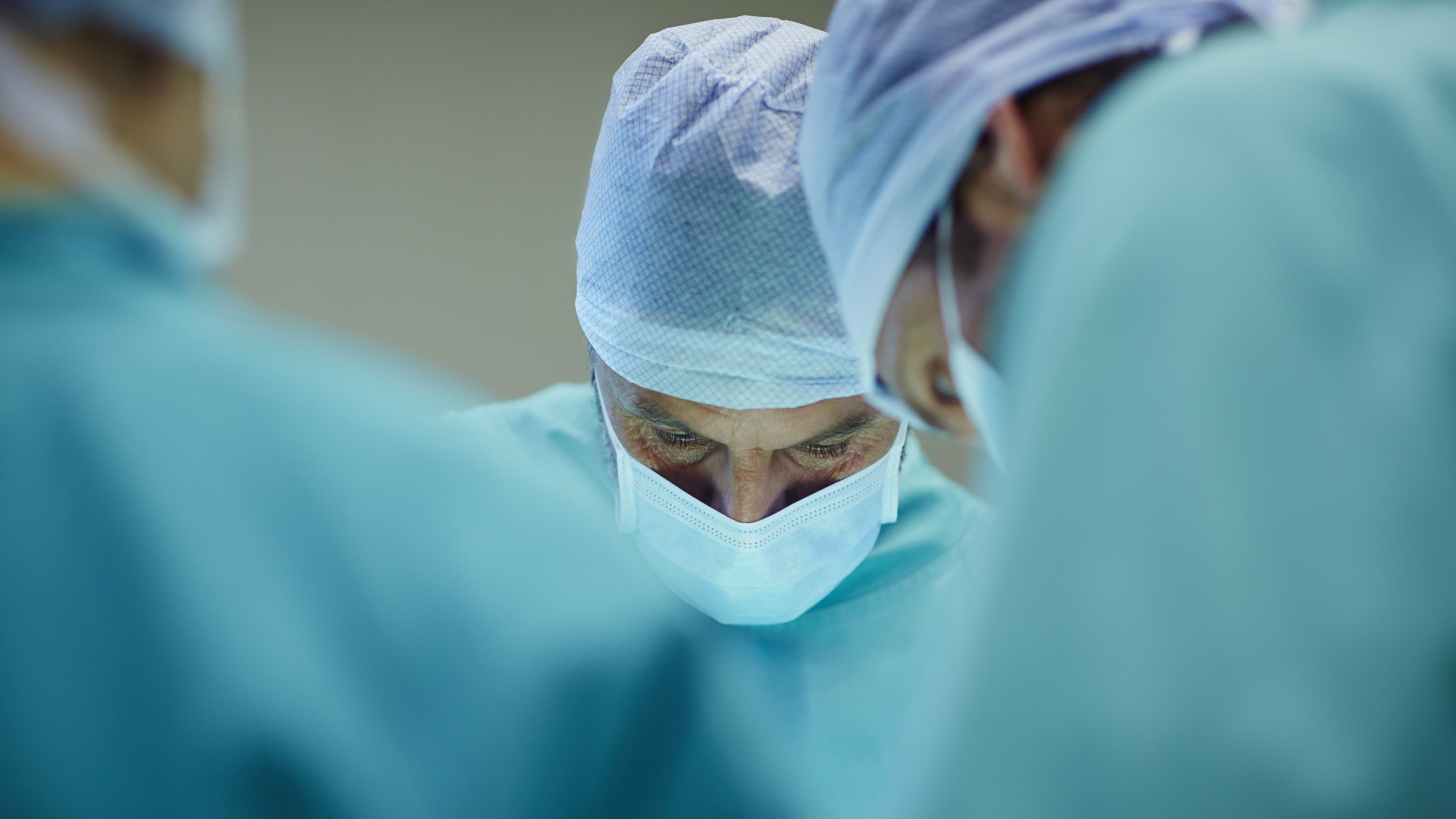 surgeon working in operating room, preparing for microsurgery