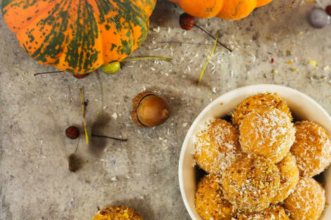 Pumpkin Spice Energy Bites  