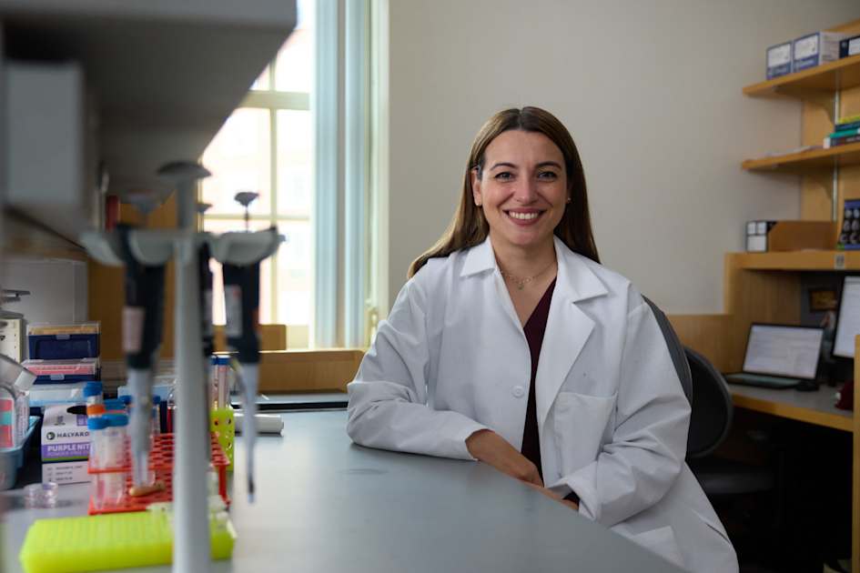 Dr. Berna Sozen receiving recognition for her biomedical science research at Yale.