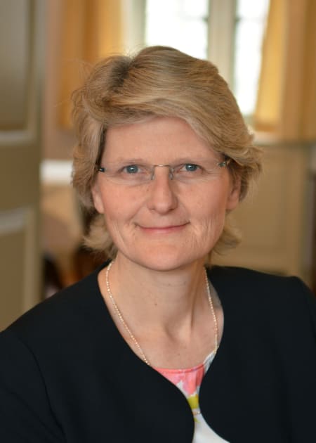 Elizabeth Bradley Recent Honoree by Connecticut Women s Hall of Fame