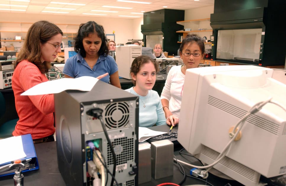 Undergraduate Research Fellowships with Women’s Health Research at Yale