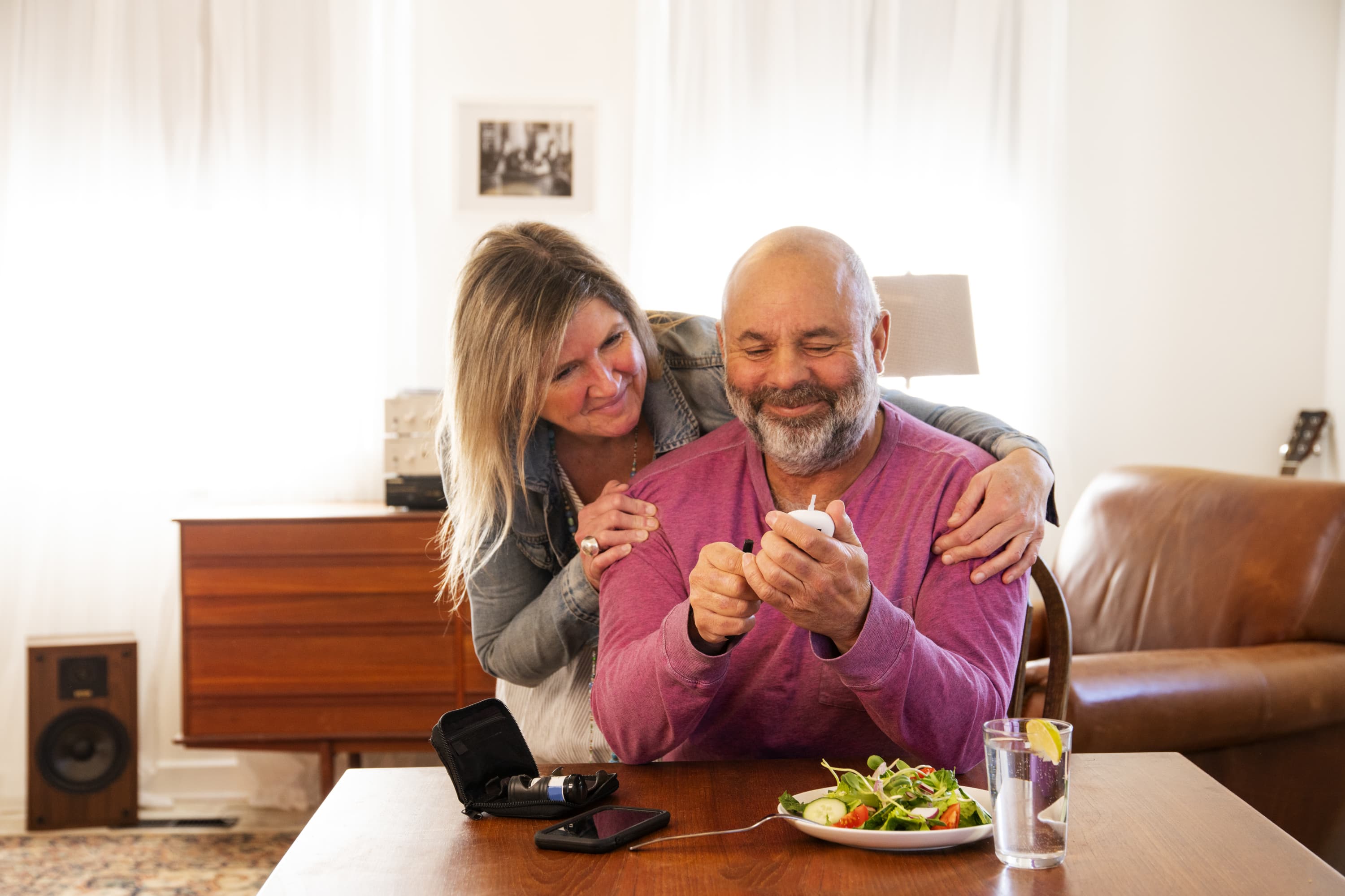 couple with diabetes eating a healthy meal